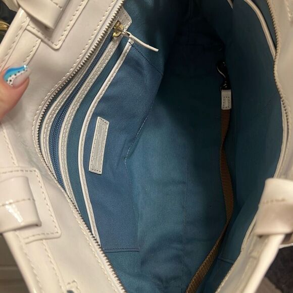 ✨Dooney & Bourke Patent Zip Tote✨ - Picture 7 of 11